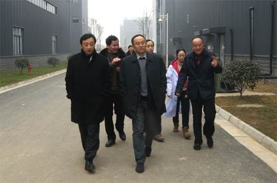 說明: E:\畜科\會議報道\20150122省科技廳副廳長韓忠成赴飼料產研院考察調研\news-1.jpg